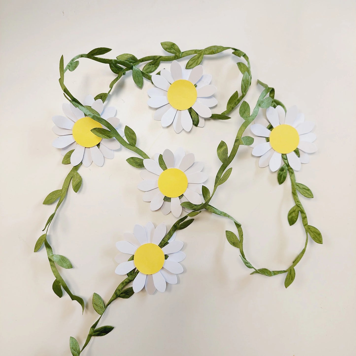 Daisy and Leaves Bunting Garland balloon tails decoration