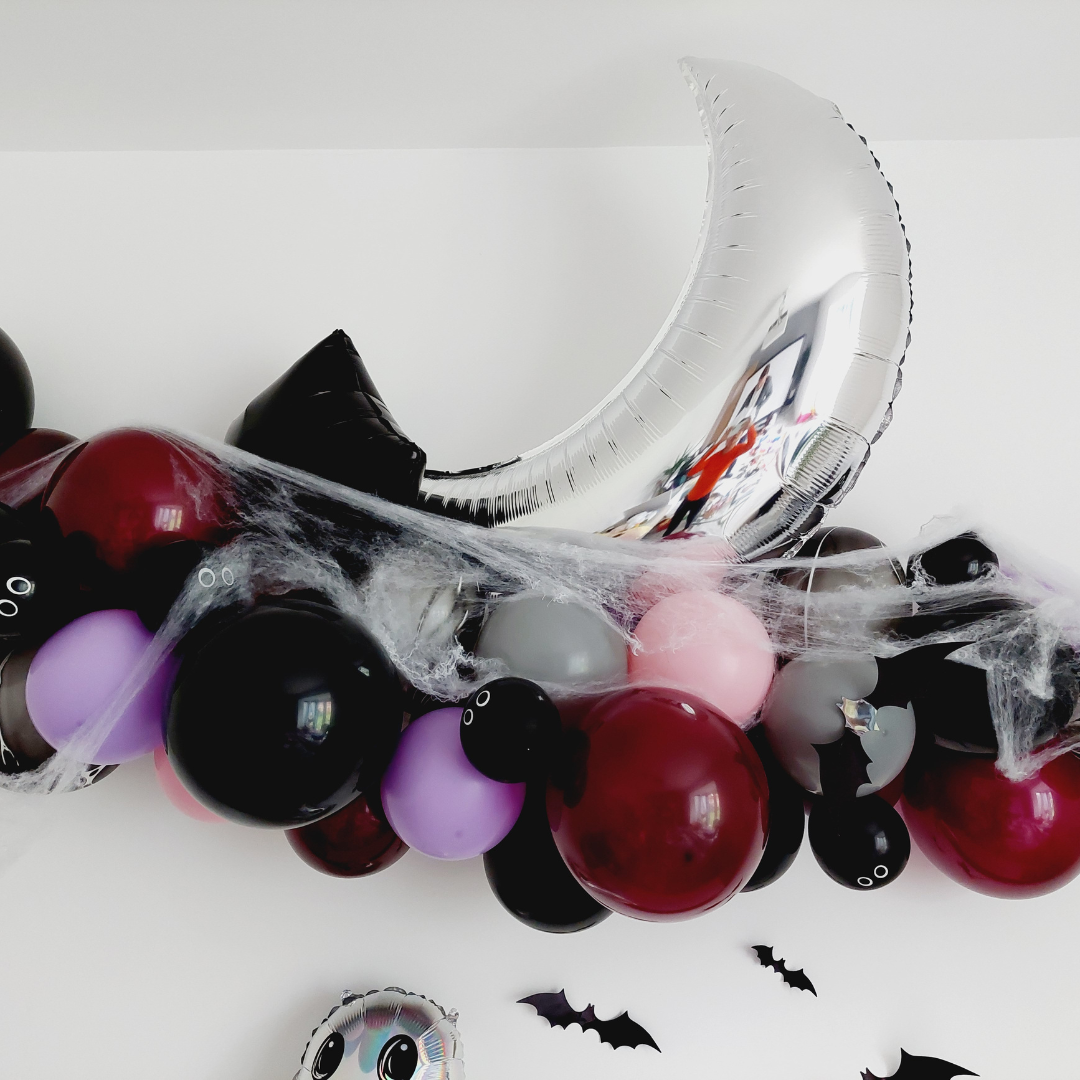 Halloween DIY monster balloon garland - TheLittleStuff