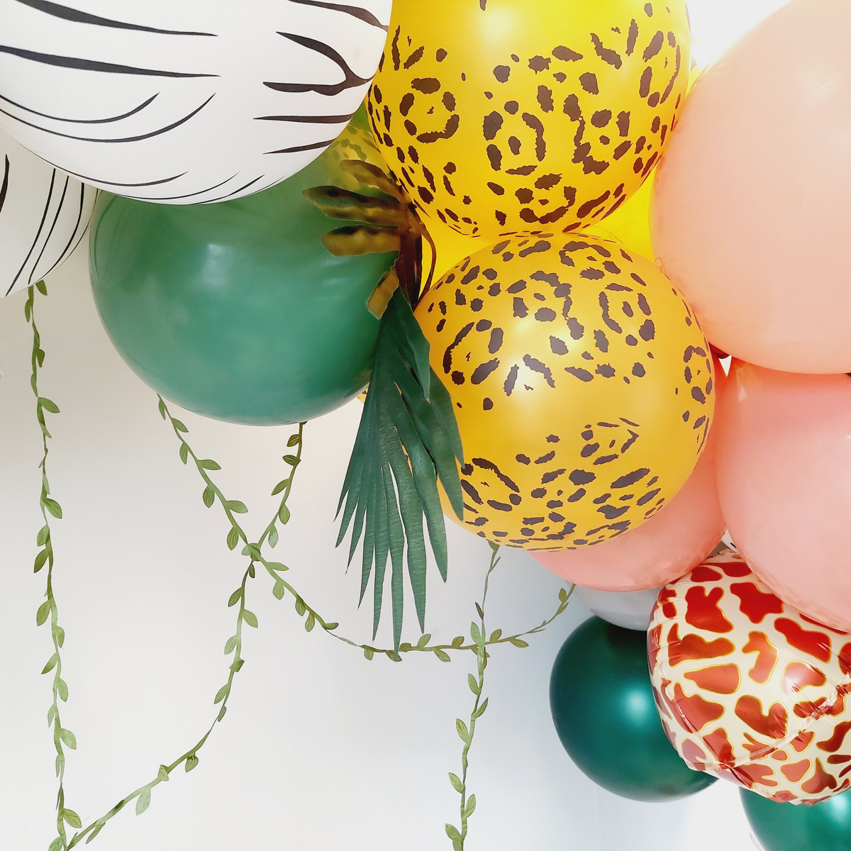 5 foot jungle safari forest animals birthday leaves blue balloon garland product photo 5