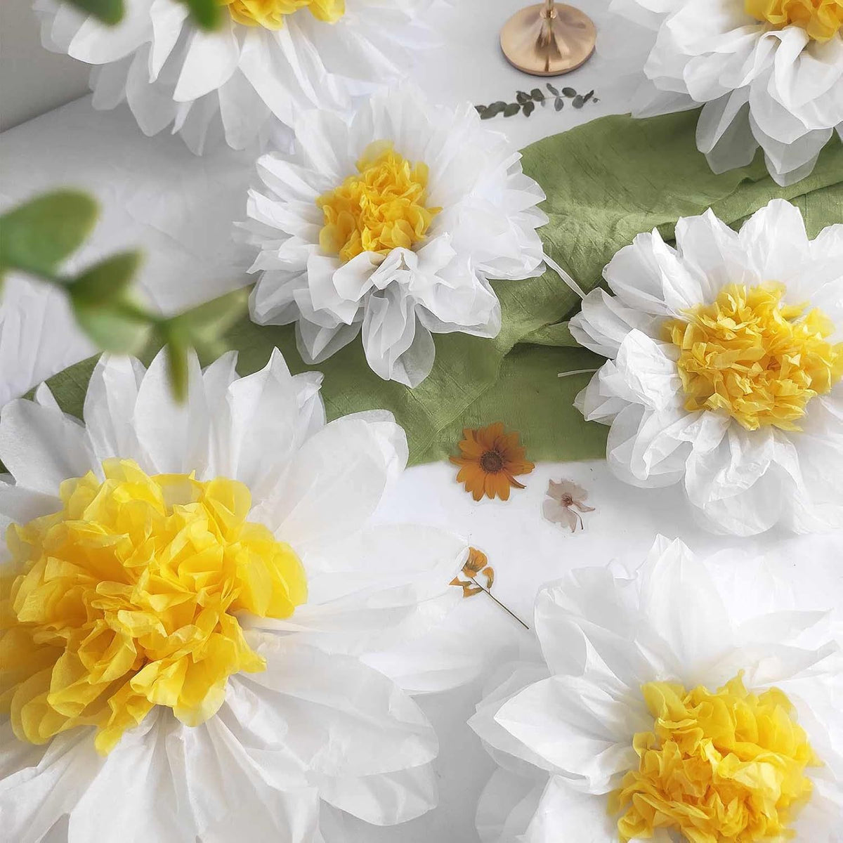 8-pack white daisy paper flowers - TheLittleStuff