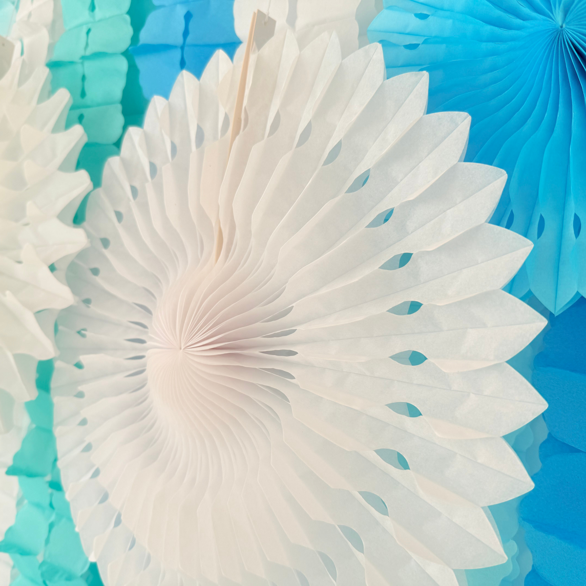 Blue white ice frozen style paper honey comb flower garland and fan decoration display product photo 4