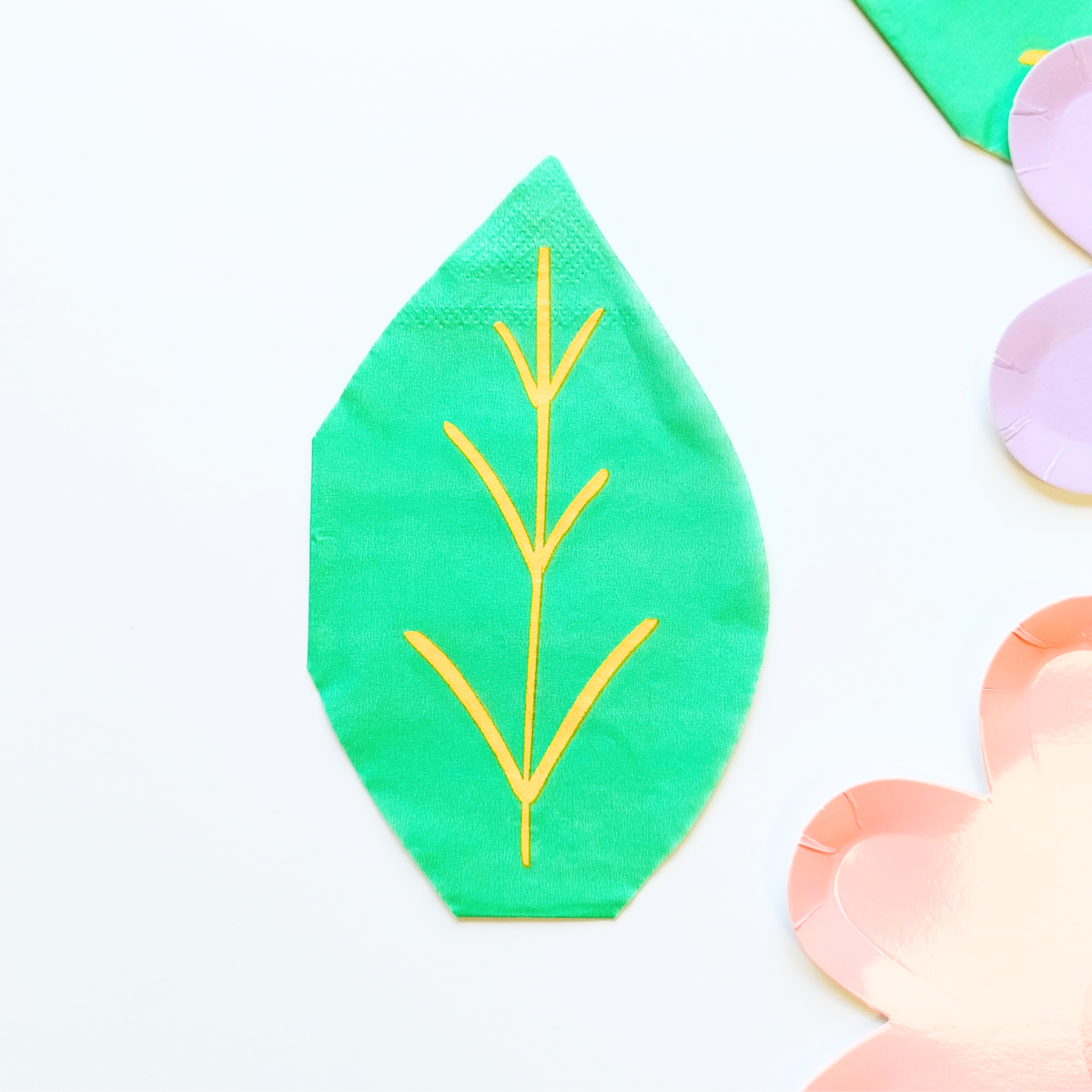 7inch Daisy plates and leaf napkin 8-pack product photo 2