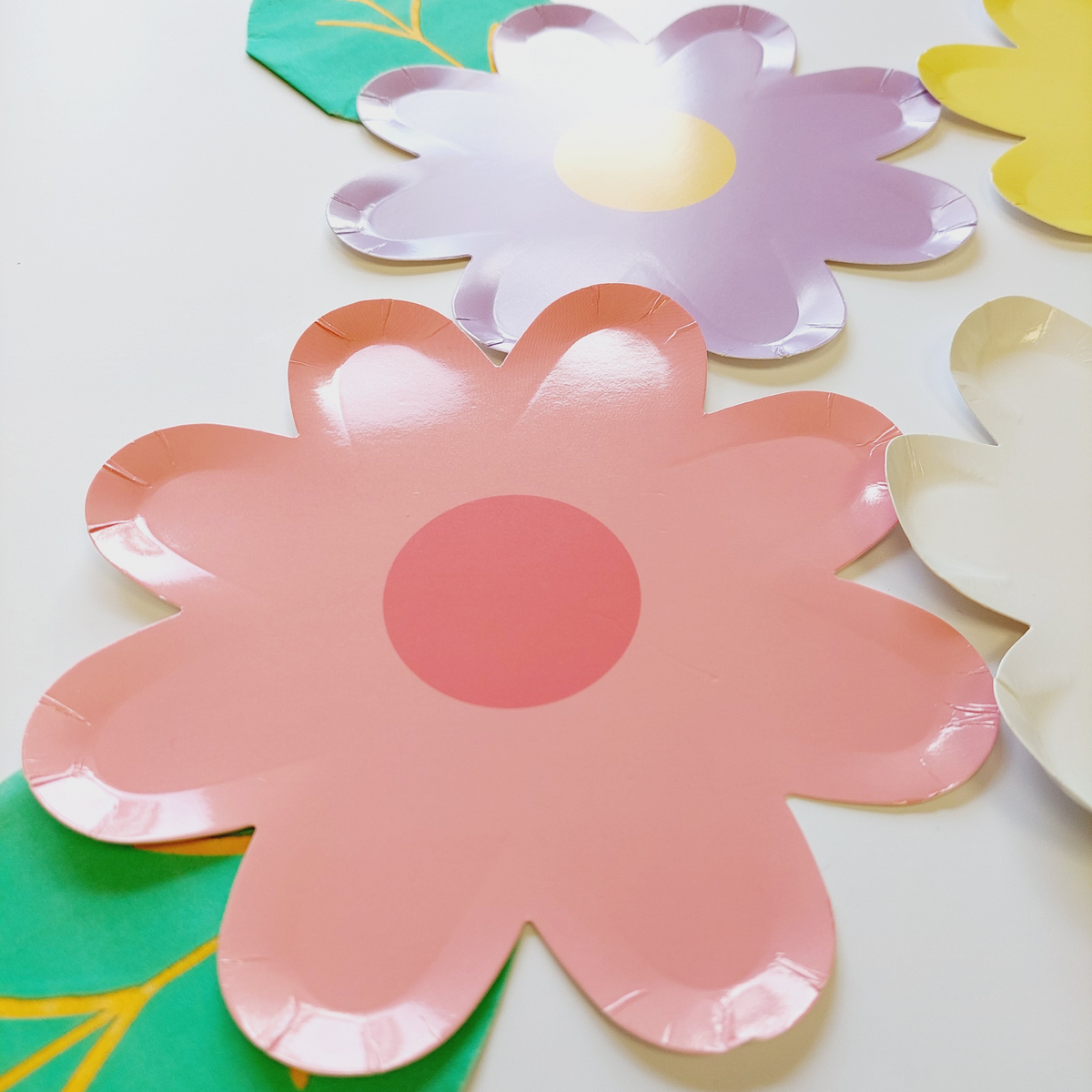7inch Daisy plates and leaf napkin 8-pack product photo 7