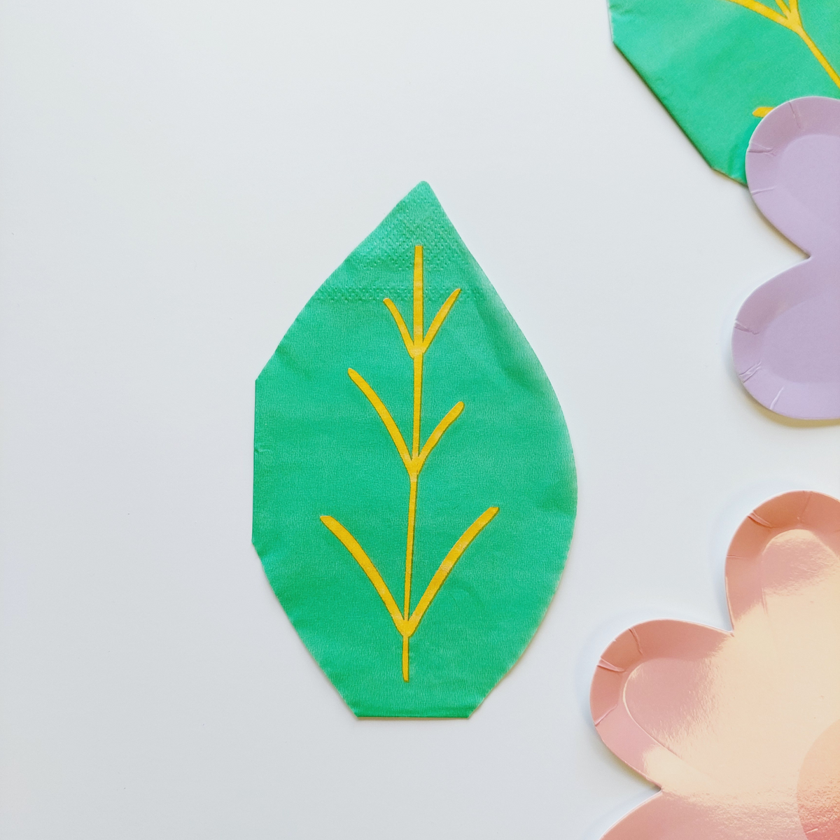 7inch Daisy plates and leaf napkin 8-pack product photo 8