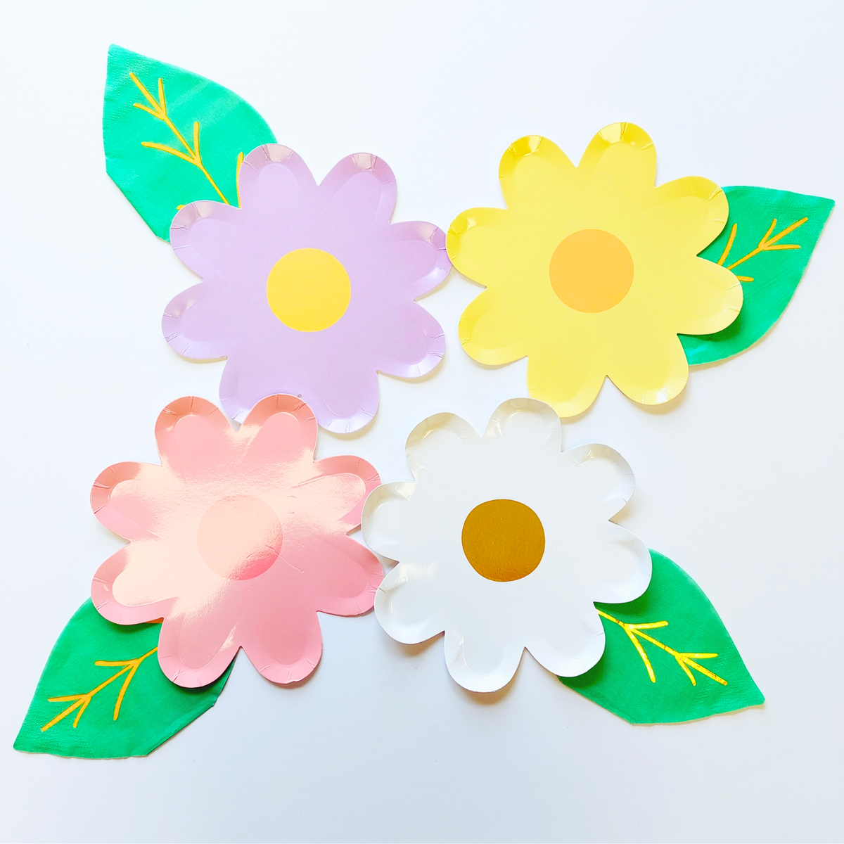 7inch Daisy plates and leaf napkin 8-pack product photo