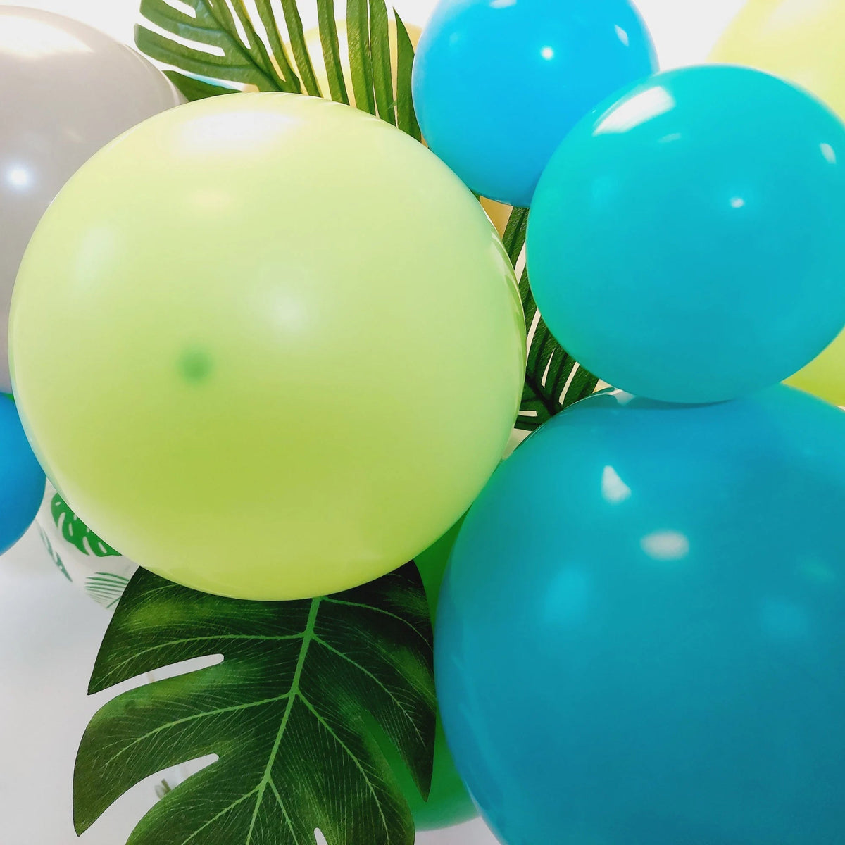 Green and blue dinosaur balloon garland product photo 4