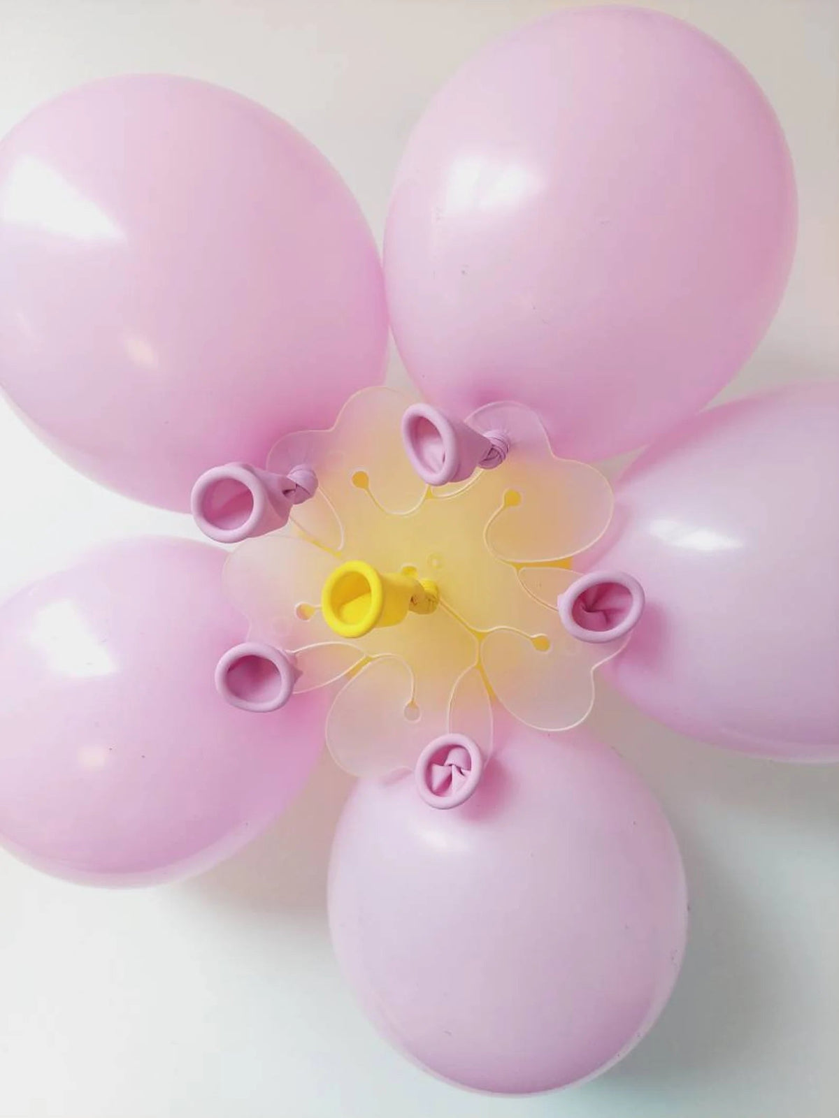 Peppa pig style groovy daisy pastel birthday flowers balloon garland product photo 5