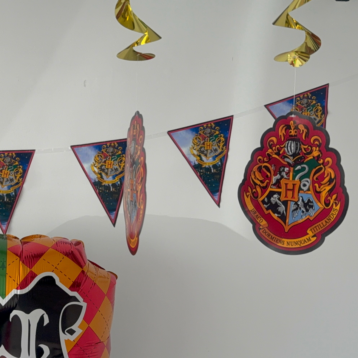 Personalised Harry Potter hogwarts movie Balloon bouquet stand display product photo 12