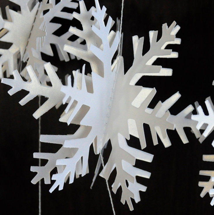 White 3D snow flakes bunting decoration product photo 2