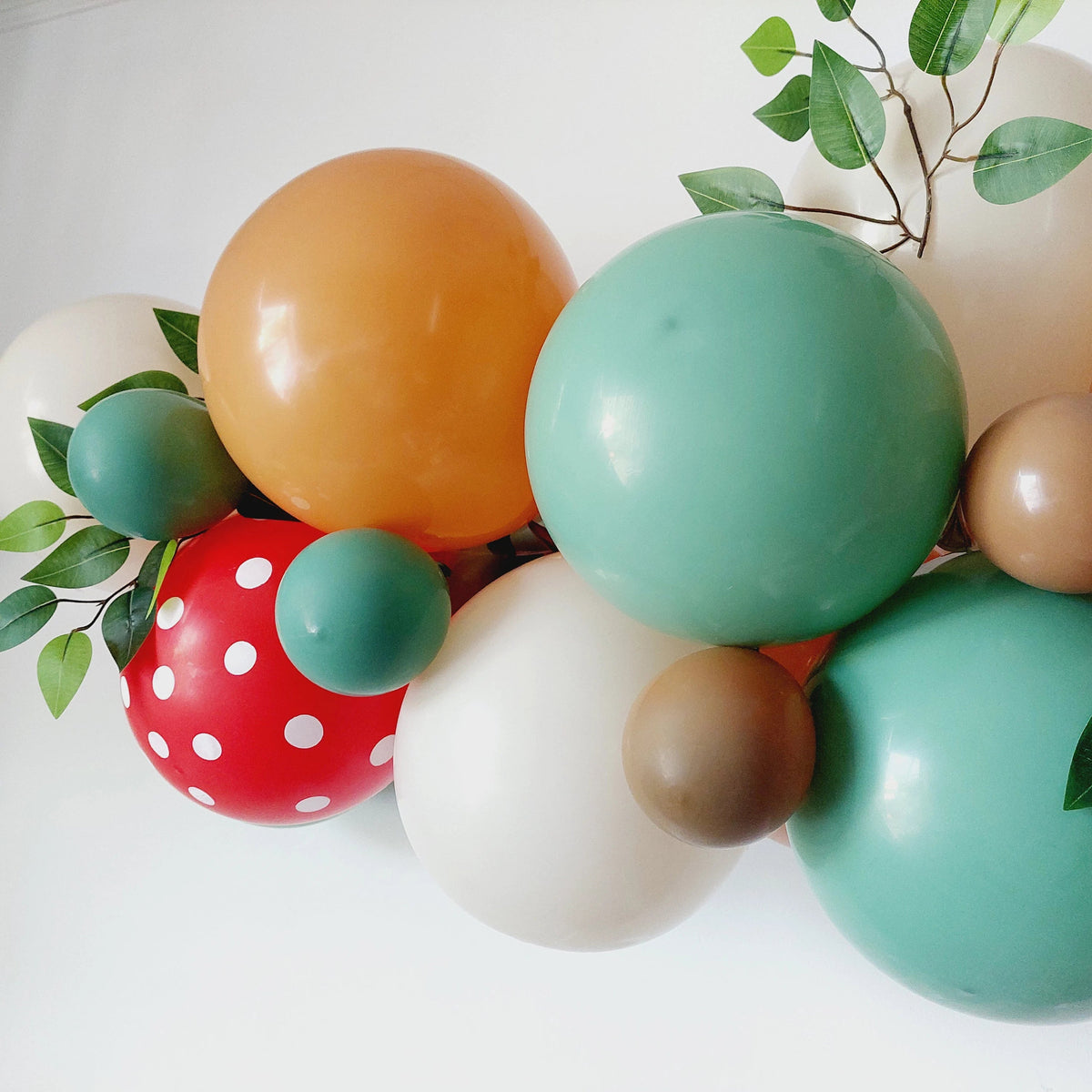 Woodland animals birthday leaves balloon garland product photo 4