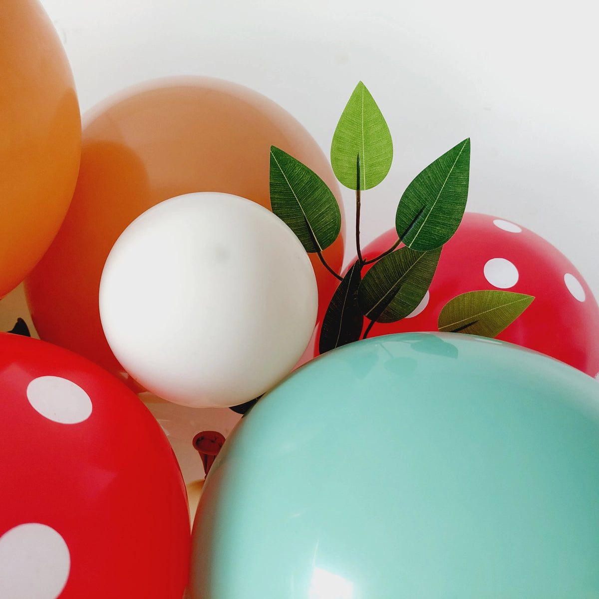 Woodland animals birthday leaves balloon garland product photo 6